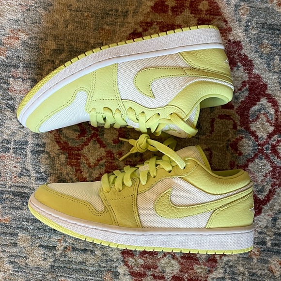 Nike Air Jordan 1 - Picture 6 of 10